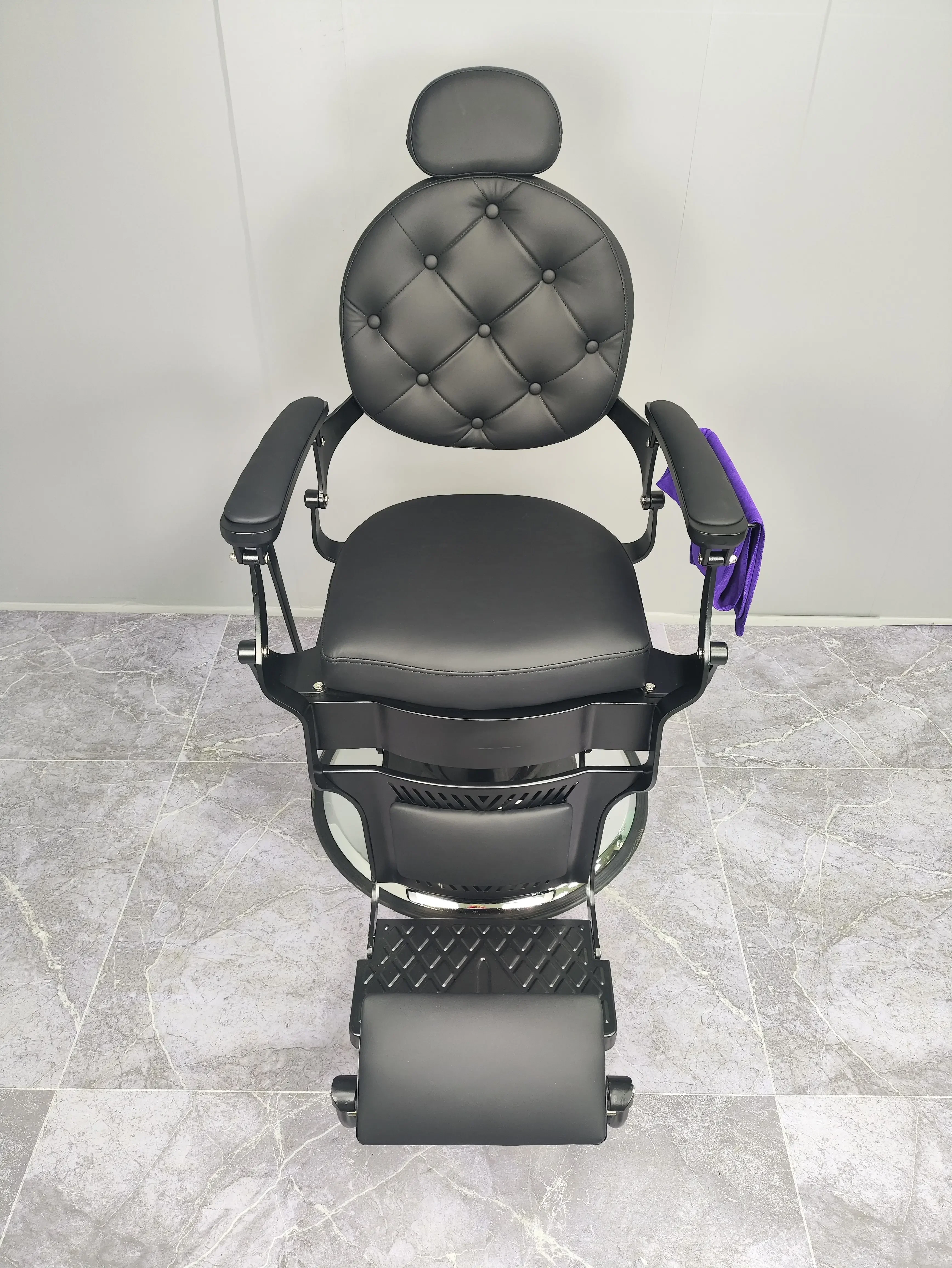 Men's Oil Head Hair Cutting Chair Adjustable Rotating Shape Put down Shaving
Men's Oil Head Hair Cutting Chair Adjustable Rotating Shape Put down Shaving