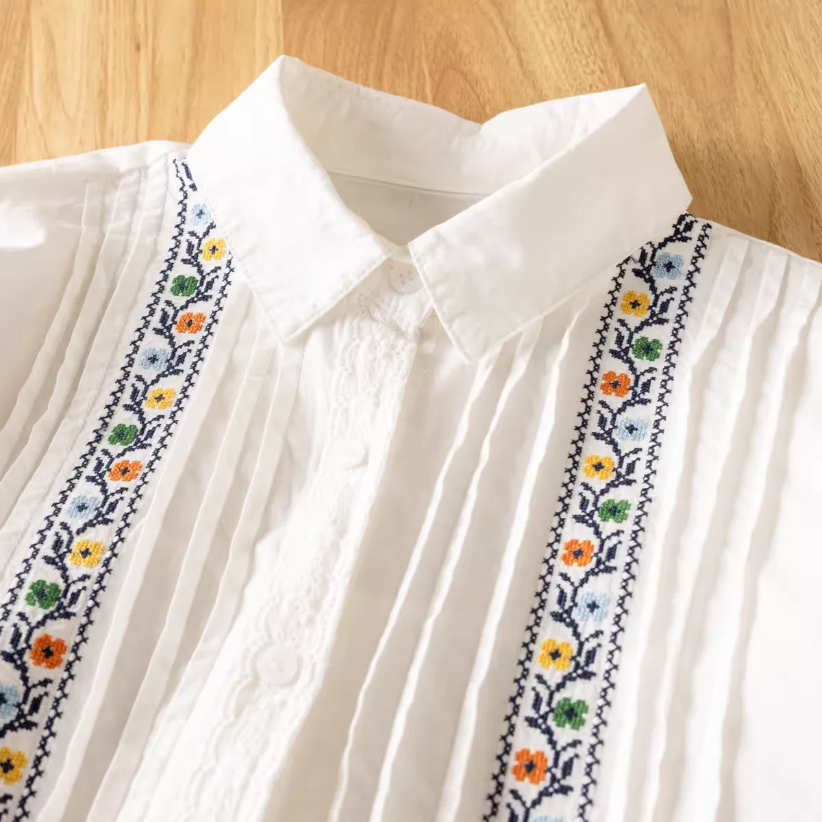 2025 Boho chic clothes elegant women's shirt 100% cotton ethnic flowers embroidery white shirts and blouses lady clothes
2025 Boho chic clothes elegant women's shirt 100% cotton ethnic flowers embroidery white shirts and blouses lady clothes