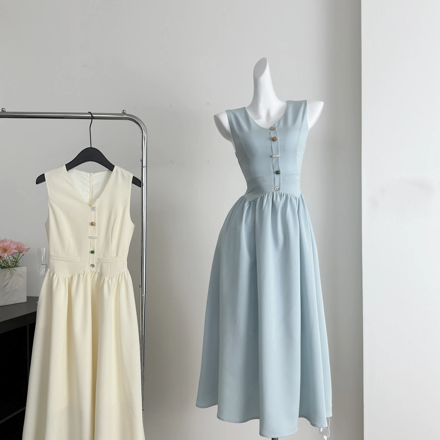 Women's French Style Sleeveless Vest Dress Elegant Waist Cinching Long Maxi Dresses Chic Office Casual Summer Dress Slim Robe
Women's French Style Sleeveless Vest Dress Elegant Waist Cinching Long Maxi Dresses Chic Office Casual Summer Dress Slim Robe