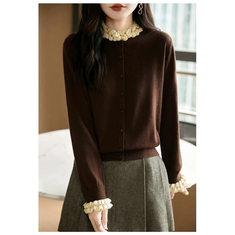 Мягкий свободный вязаный кардиган с рюшами и воротником-стойкой, женский осенне-зимний новый стильный элегантный модный свитер
Мягкий свободный вязаный кардиган с рюшами и воротником-стойкой, женский осенне-зимний новый стильный элегантный модный свитер