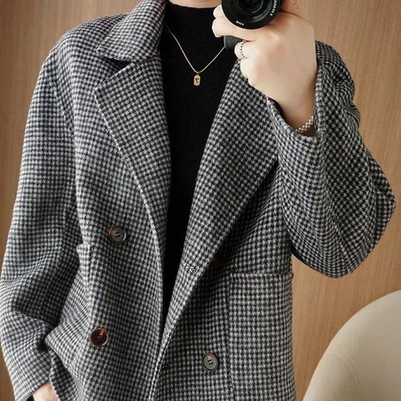 Модная женская верхняя одежда, женское шерстяное пальто 2026, осень-зима, темпераментное элегантное высококачественное удобное свободное женское шерстяное пальто
Модная женская верхняя одежда, женское шерстяное пальто 2026, осень-зима, темпераментное элегантное высококачественное удобное свободное женское шерстяное пальто