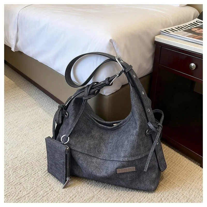 Women's Large Capacity Soft Hobo Shoulder Bag with Small Attached Pouch, Suitable for Daily Commute, Casual Shopping, Short
Women's Large Capacity Soft Hobo Shoulder Bag with Small Attached Pouch, Suitable for Daily Commute, Casual Shopping, Short