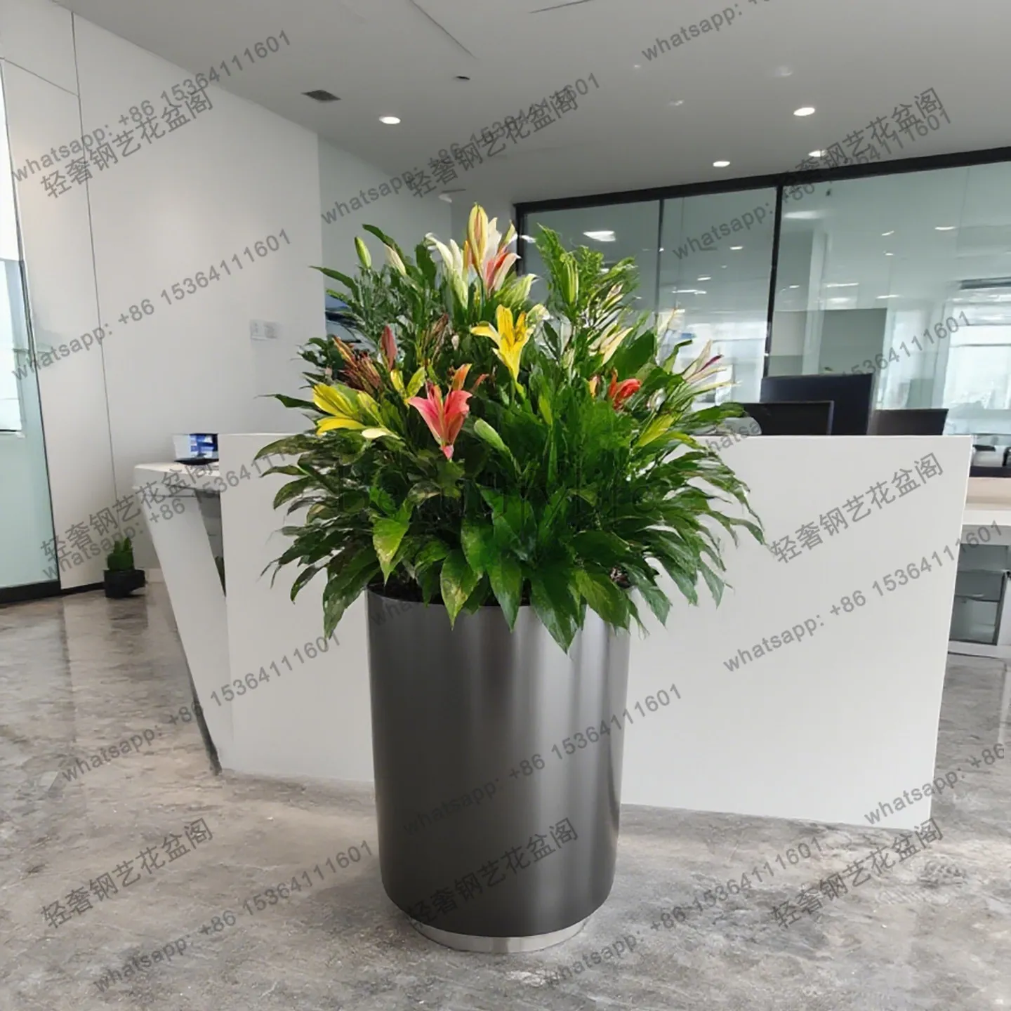 Stainless steel paint floor-to-ceiling flower device is suitable for office buildings, shopping malls, and living rooms
Stainless steel paint floor-to-ceiling flower device is suitable for office buildings, shopping malls, and living rooms