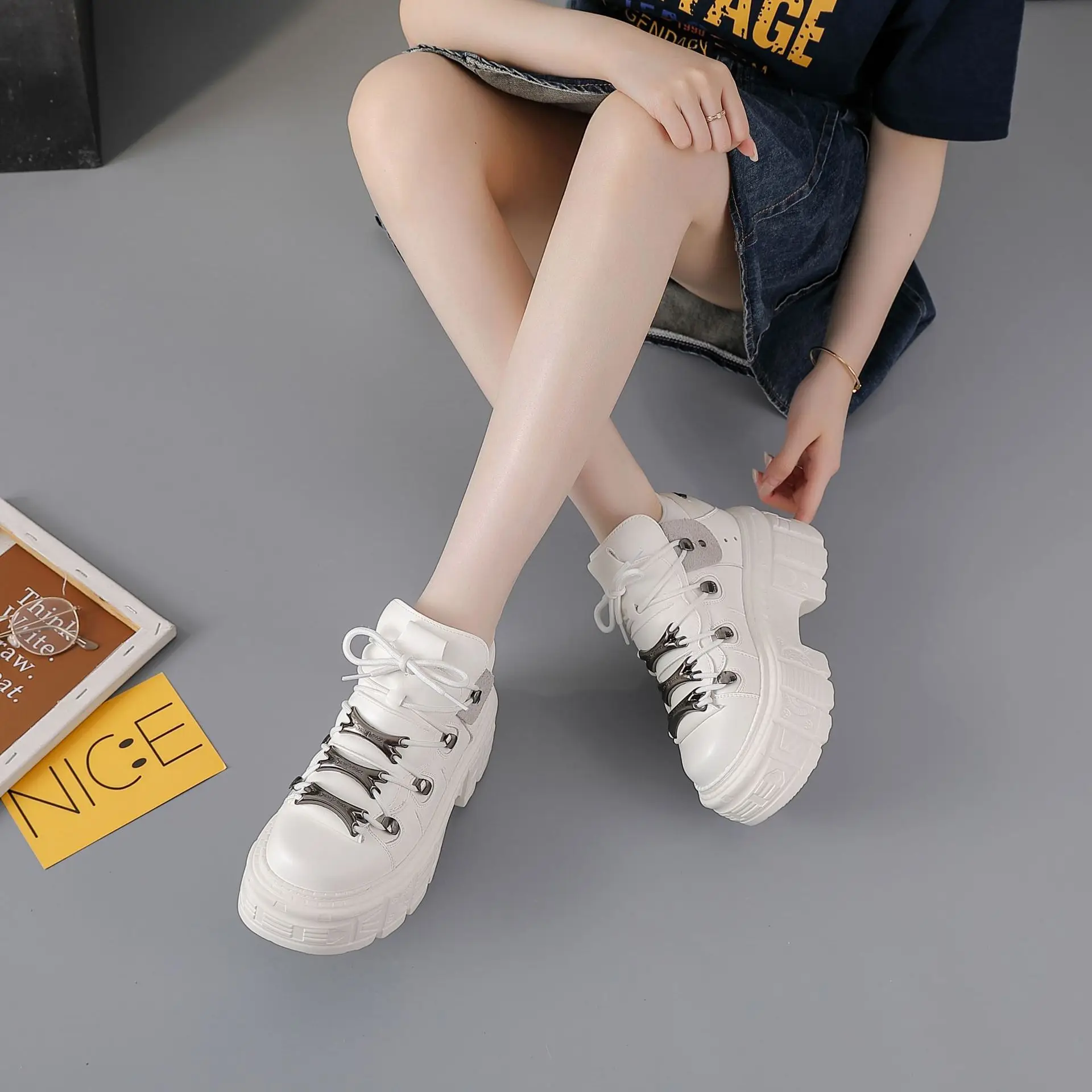 2026 New White Platform Women's Shoelaces Personality Rock Punk Tank High-top Mainstream Dad Shoes
2026 New White Platform Women's Shoelaces Personality Rock Punk Tank High-top Mainstream Dad Shoes