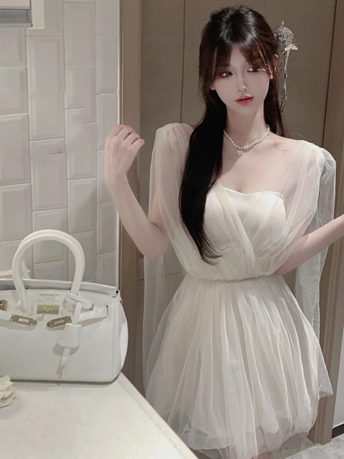 Elegant Sexy Mesh Dress with Waist Cinching Short Diamond Studded Fairy Princess Style A-Line Dress for Women Spring Autumn
Elegant Sexy Mesh Dress with Waist Cinching Short Diamond Studded Fairy Princess Style A-Line Dress for Women Spring Autumn