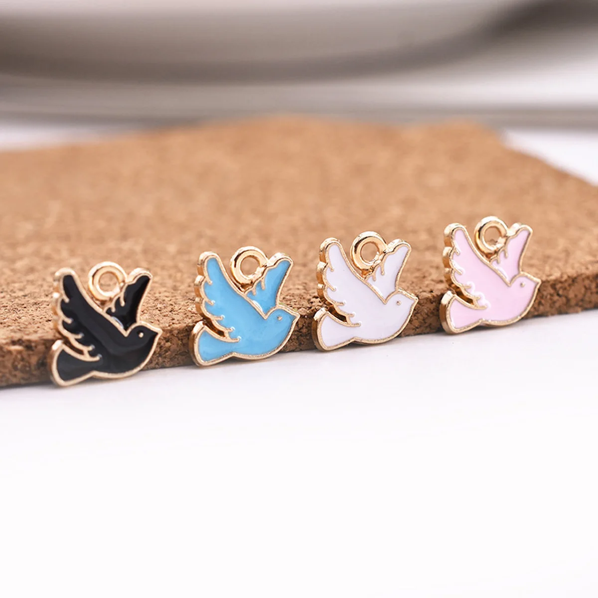 40PCS Mixed Colors Enamel Charms Dove of Peace Metal Pendants 10x10mm DIY Bracelets Necklaces Making Accessories for Men Women
40PCS Mixed Colors Enamel Charms Dove of Peace Metal Pendants 10x10mm DIY Bracelets Necklaces Making Accessories for Men Women