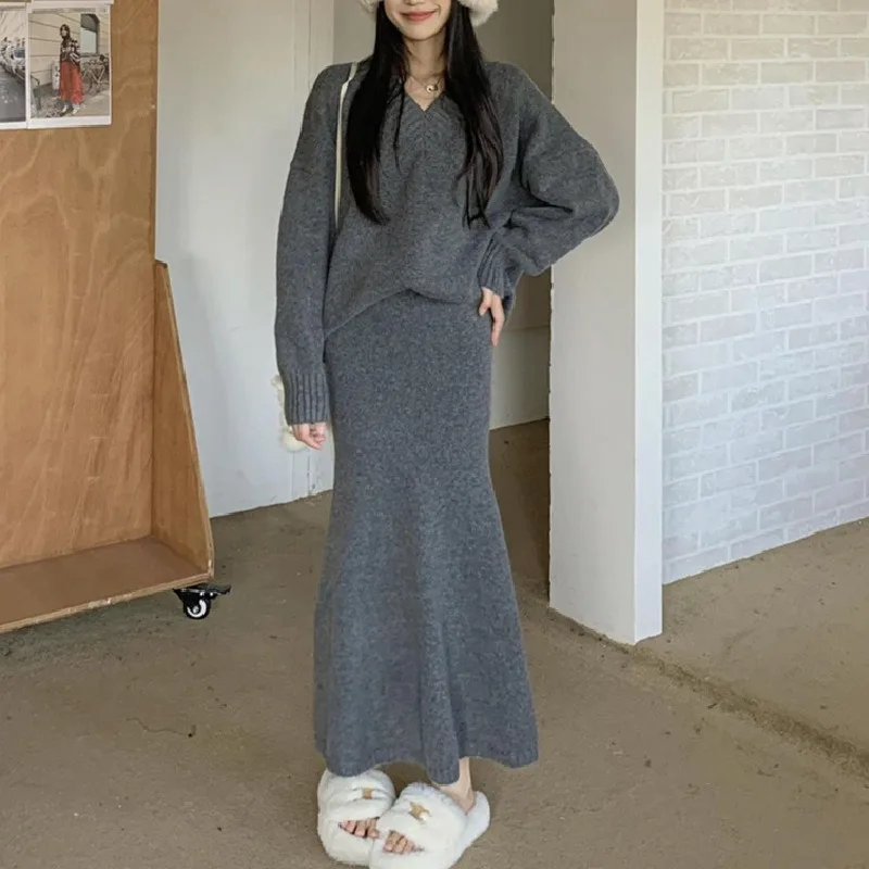 New Fashionable Casual Knitted Suit for Women, A Two-piece Set of Temperament Loose Versatile Mermaid Skirt and Sweater
New Fashionable Casual Knitted Suit for Women, A Two-piece Set of Temperament Loose Versatile Mermaid Skirt and Sweater