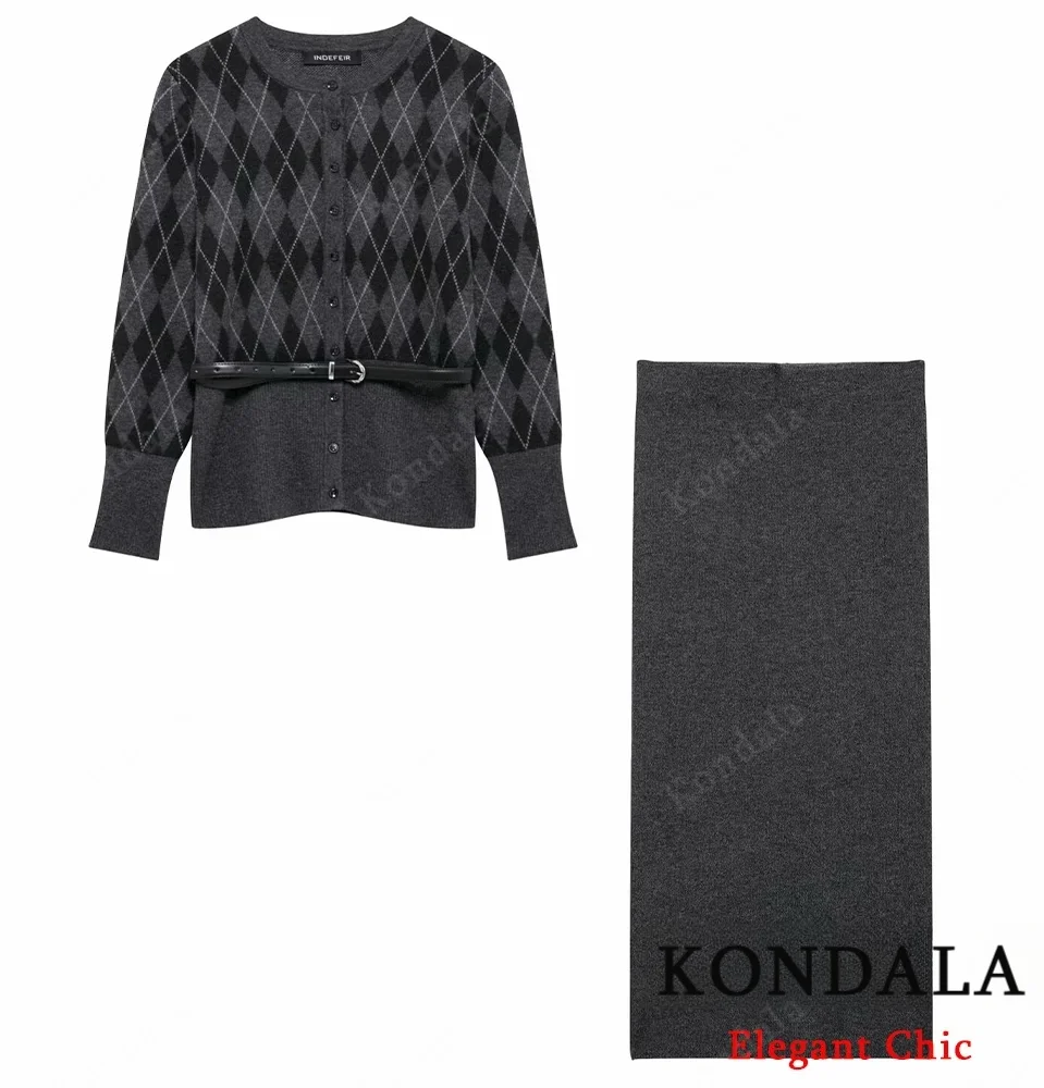 KONDALA женский элегантный вязаный комплект, кардиган с ромбовидным узором и поясом, тонкая юбка, новинка 2025 года, модный весенне-осенний комплект с юбкой
KONDALA женский элегантный вязаный комплект, кардиган с ромбовидным узором и поясом, тонкая юбка, новинка 2025 года, модный весенне-осенний комплект с юбкой
