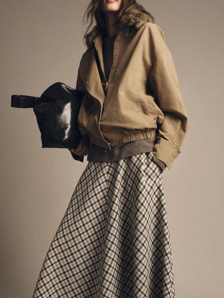 Европейский и американский стиль, осенняя новая модная тенденция, простая женская одежда, дизайн, куртка-пилот из искусственного меха с лацканами
Европейский и американский стиль, осенняя новая модная тенденция, простая женская одежда, дизайн, куртка-пилот из искусственного меха с лацканами