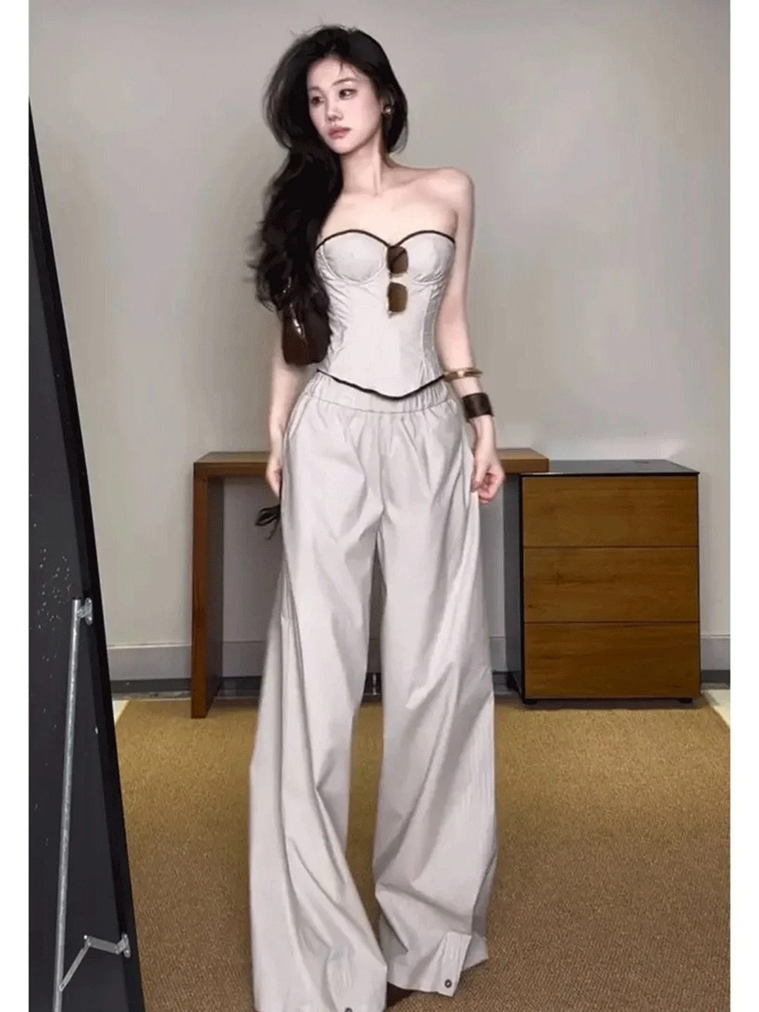 Summer Casual High Waist Straight Leg Pants Women's Crop Top Set Fashionable Breathable Short Sleeve round Neck Two-Piece Set
Summer Casual High Waist Straight Leg Pants Women's Crop Top Set Fashionable Breathable Short Sleeve round Neck Two-Piece Set