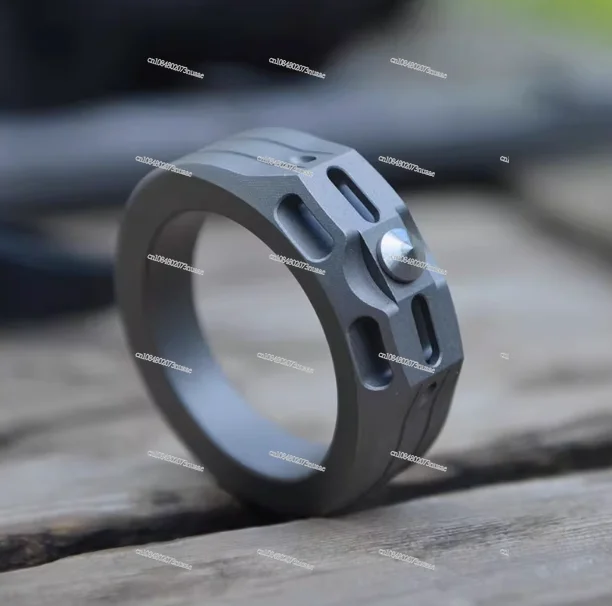 Titanium alloy tactical self-defense ring edc finger tiger tungsten steel window-breaking defense ring
Titanium alloy tactical self-defense ring edc finger tiger tungsten steel window-breaking defense ring