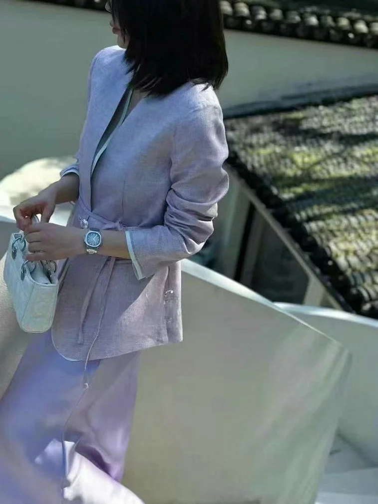 Gold Thread Shiny Linen Suit Jacket Women's Spring 2026 Waist-Cinching Patchwork Fake Two-Piece Belted Commute Style Long Sleeve
Gold Thread Shiny Linen Suit Jacket Women's Spring 2026 Waist-Cinching Patchwork Fake Two-Piece Belted Commute Style Long Sleeve