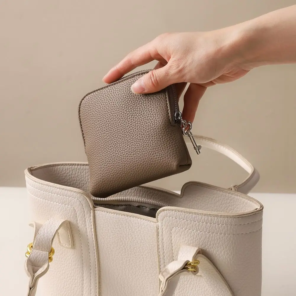 Multi-Layered PU Leather Jewelry Storage Bag Elegant Soft Bracelet Display Pouch Fashion Anti-lost Design Women's Lipstick Pouch
Multi-Layered PU Leather Jewelry Storage Bag Elegant Soft Bracelet Display Pouch Fashion Anti-lost Design Women's Lipstick Pouch