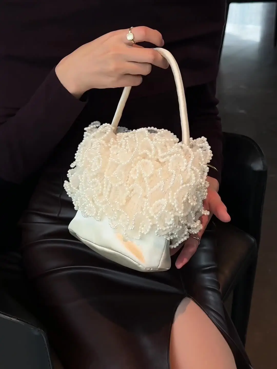 French Lace Pearl Handbag Milk White Satin Gentle Style Bridesmaid Dress Handbag For Dating Exquisite Women's Small Square Bag
French Lace Pearl Handbag Milk White Satin Gentle Style Bridesmaid Dress Handbag For Dating Exquisite Women's Small Square Bag