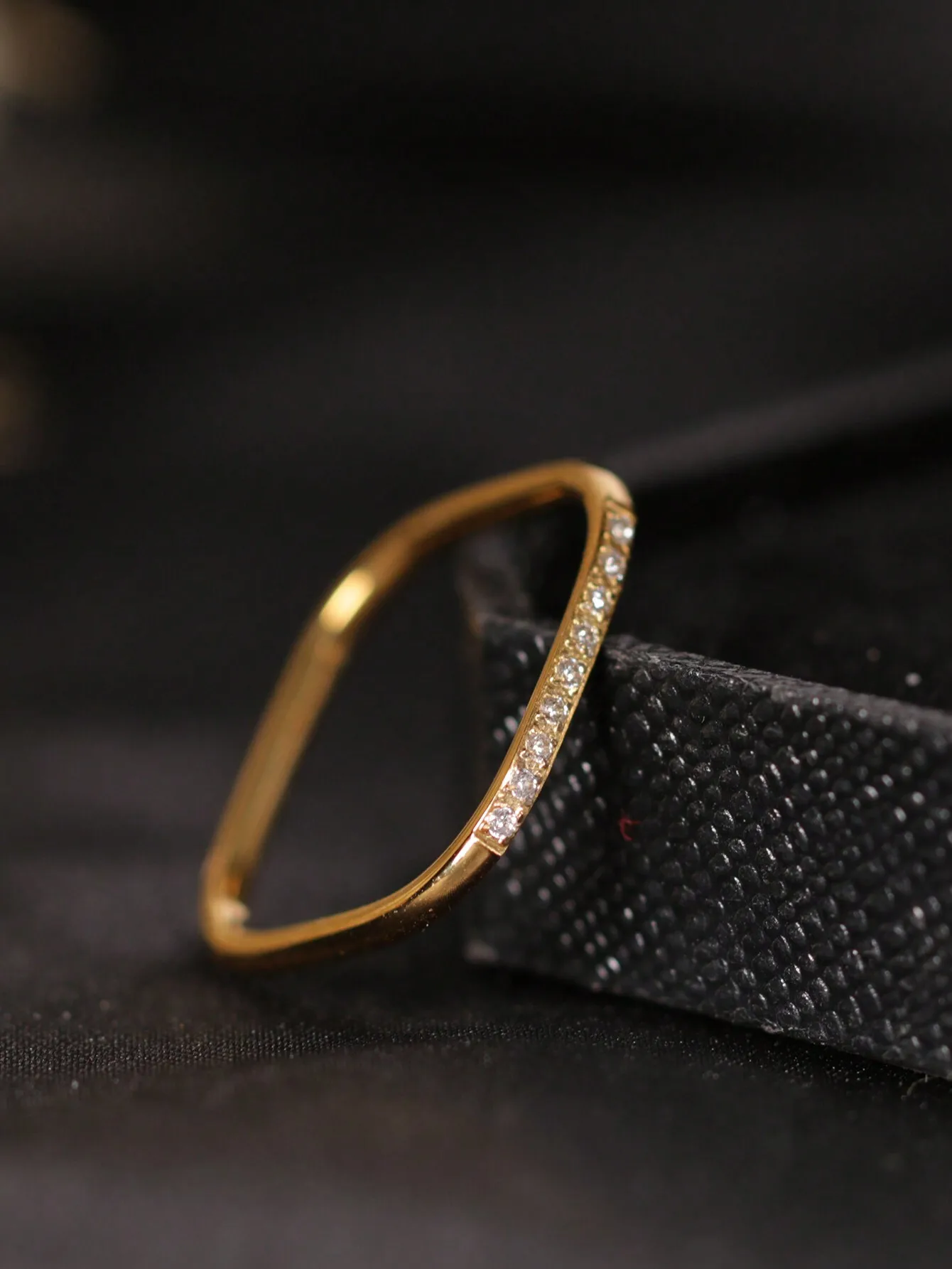 1pc Square Shaped Ring With Small Rhinestones And Ultra-Fine 18k Gold Plating, Suitable For Daily Wear
1pc Square Shaped Ring With Small Rhinestones And Ultra-Fine 18k Gold Plating, Suitable For Daily Wear