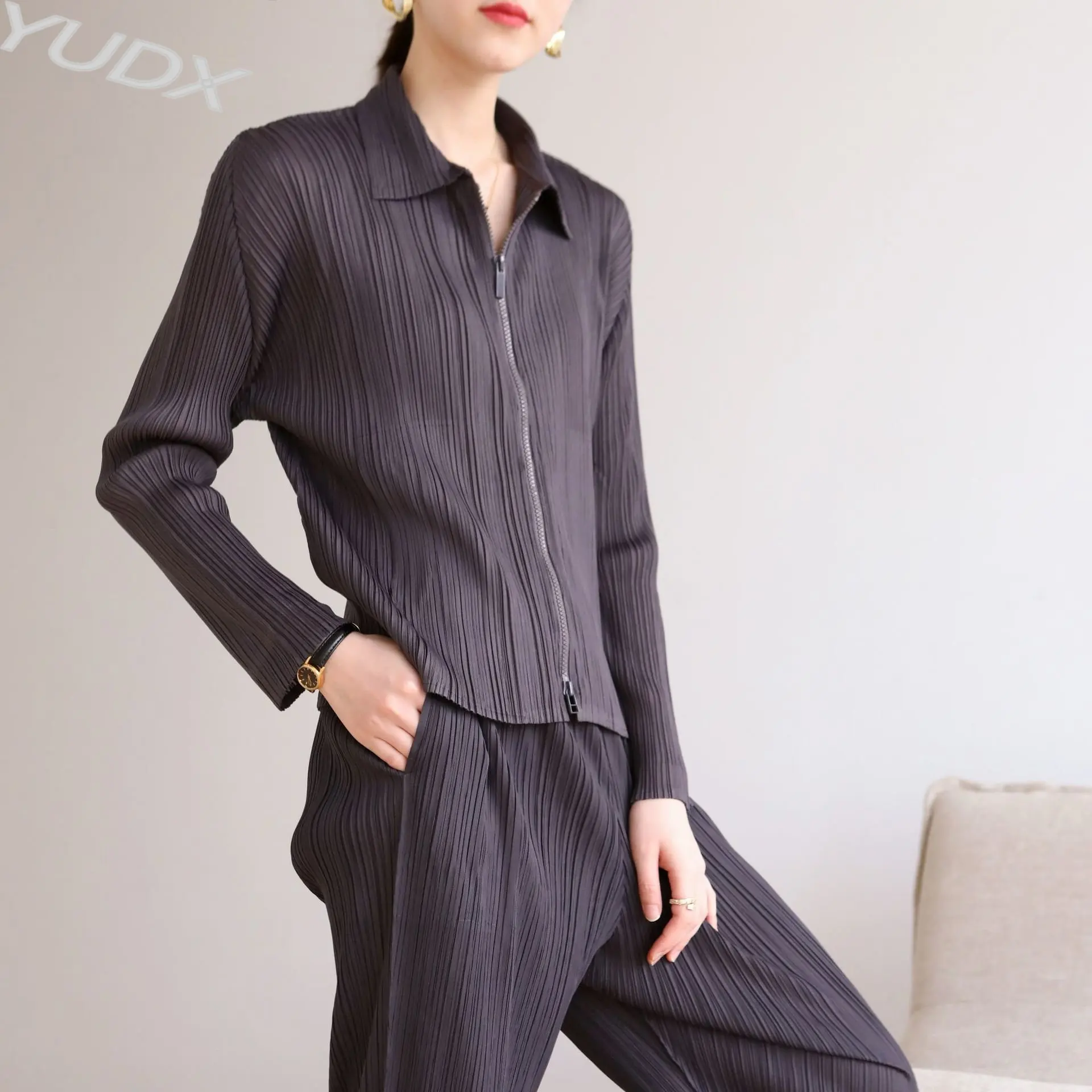 YUDX Miyake Pleated 2023 Summer New Design Regular Cardigan Zipper Stand-up Collar Long-sleeved Women Black Slim Jacket
YUDX Miyake Pleated 2023 Summer New Design Regular Cardigan Zipper Stand-up Collar Long-sleeved Women Black Slim Jacket
