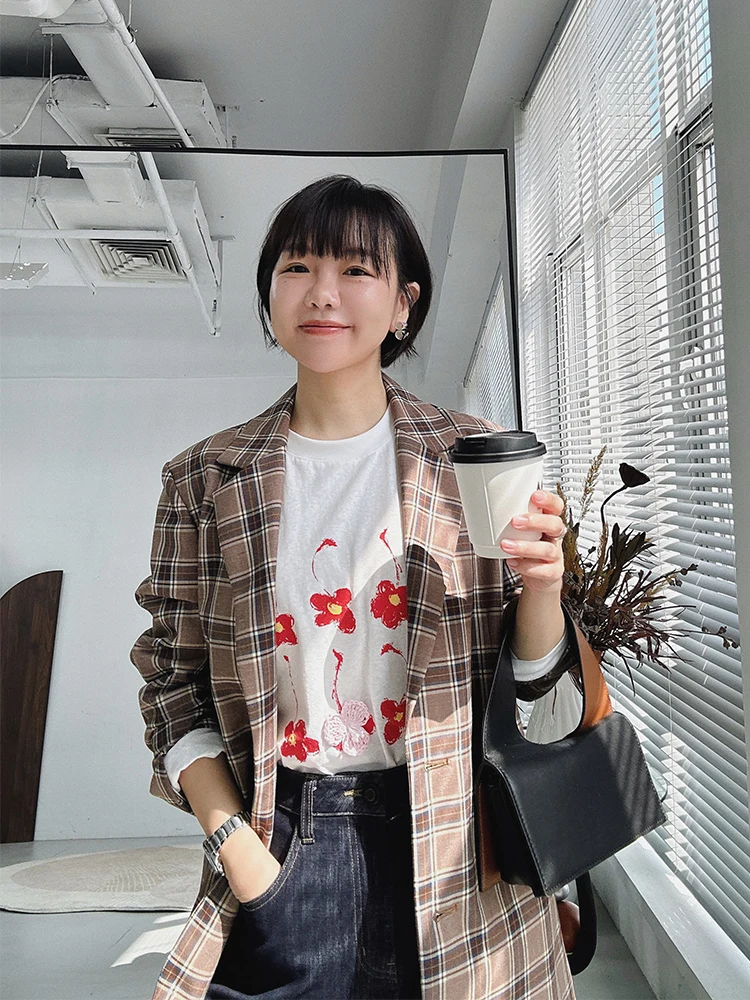 Женский деловой костюм в клетку из полиэстера с широкими плечами, удлиненный, для повседневной носки
Женский деловой костюм в клетку из полиэстера с широкими плечами, удлиненный, для повседневной носки