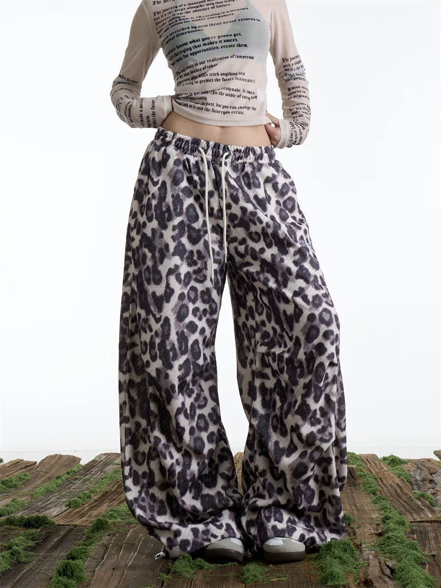 Широкие брюки Onlpp в американском ретро-стиле с леопардовым принтом, женские, свободные, повседневные, из нейлоновой ткани, весенний сезон
Широкие брюки Onlpp в американском ретро-стиле с леопардовым принтом, женские, свободные, повседневные, из нейлоновой ткани, весенний сезон