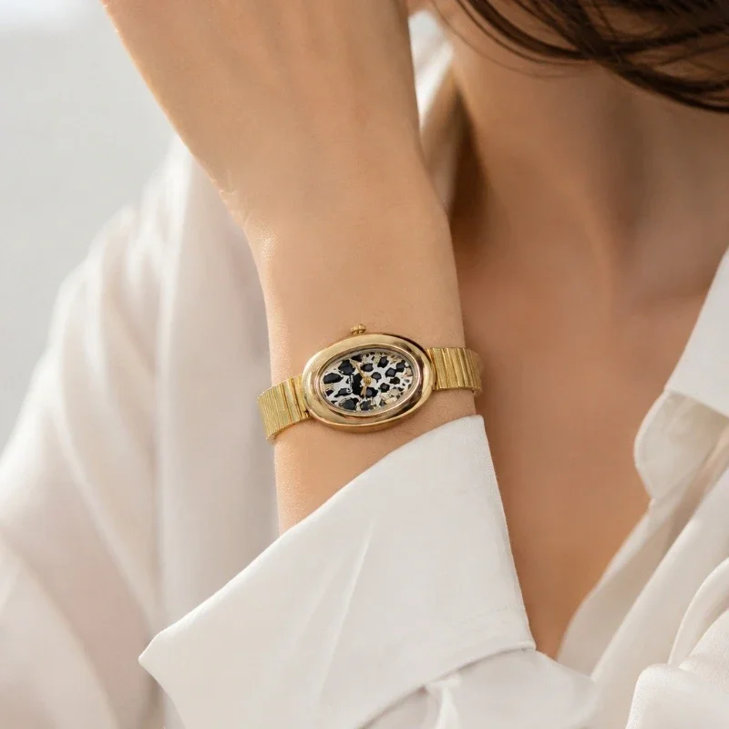 Vintage Gold Woman Watches Fashion Leopard Oval Dial Thin Bracelet Wristwatch Elegant Dress Ladies Quartz Clock reloj de mujer
Vintage Gold Woman Watches Fashion Leopard Oval Dial Thin Bracelet Wristwatch Elegant Dress Ladies Quartz Clock reloj de mujer