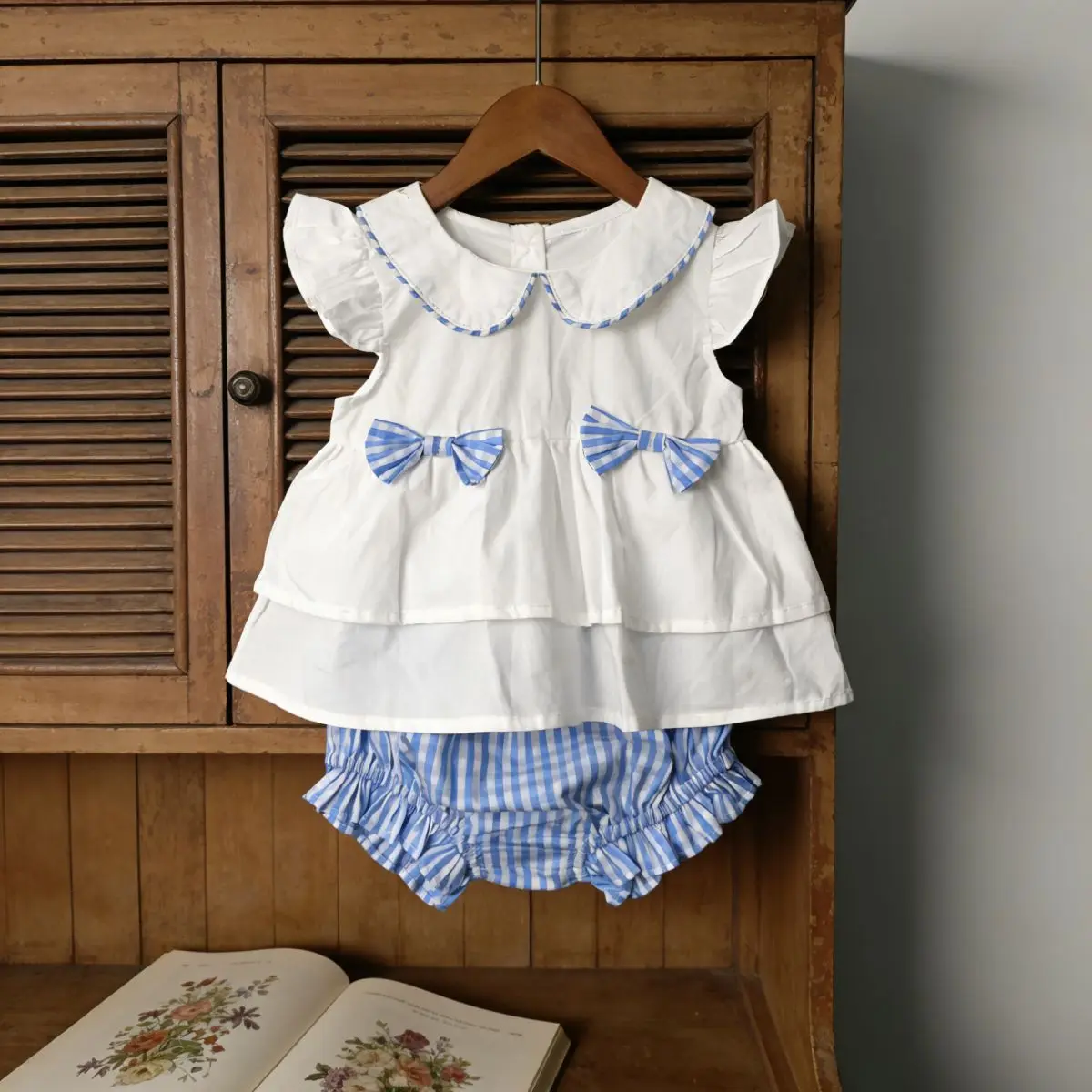 2026 Summer New Baby Short Sleeve Clothes Set Girls Cute Peter Pan Collar Bow Tops + Plaid Shorts 2pcs Suit Infant Outfits
2026 Summer New Baby Short Sleeve Clothes Set Girls Cute Peter Pan Collar Bow Tops + Plaid Shorts 2pcs Suit Infant Outfits