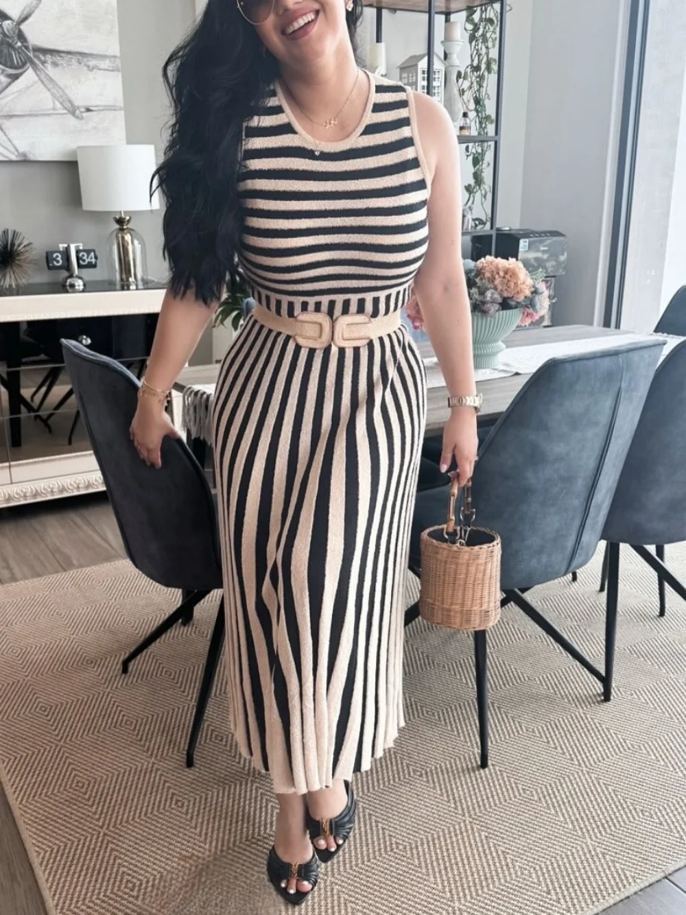 Women's Spring Fashion All-match Retro Striped Round Neck Sleeveless Knitted Sweater Dress Elegant High Waist Slim Long Skirt
Women's Spring Fashion All-match Retro Striped Round Neck Sleeveless Knitted Sweater Dress Elegant High Waist Slim Long Skirt