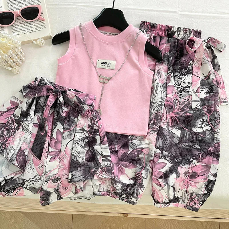 Girls Suit2025Summer New Fashionable Children's Vest+Floral Wide-Leg Pants+Three-piece Shorts Set
Girls Suit2025Summer New Fashionable Children's Vest+Floral Wide-Leg Pants+Three-piece Shorts Set