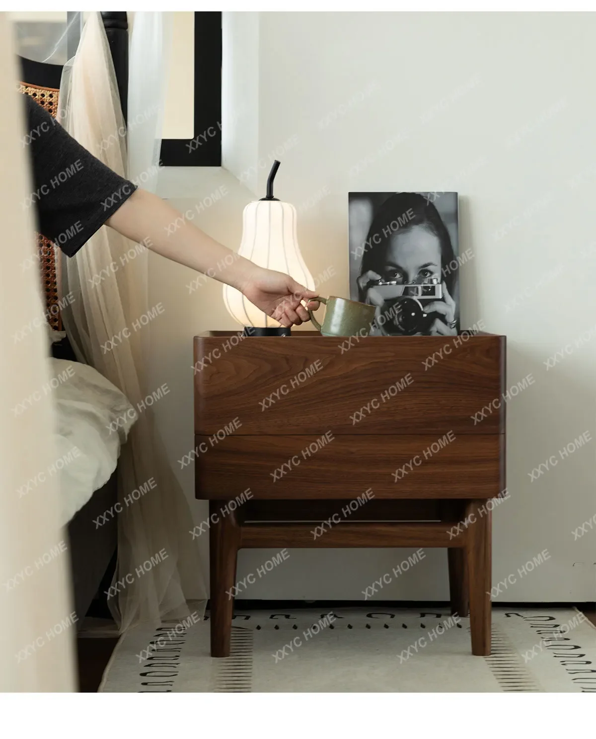 North American black walnut solid wood bedside table retro medieval log bedside locker locker
North American black walnut solid wood bedside table retro medieval log bedside locker locker
