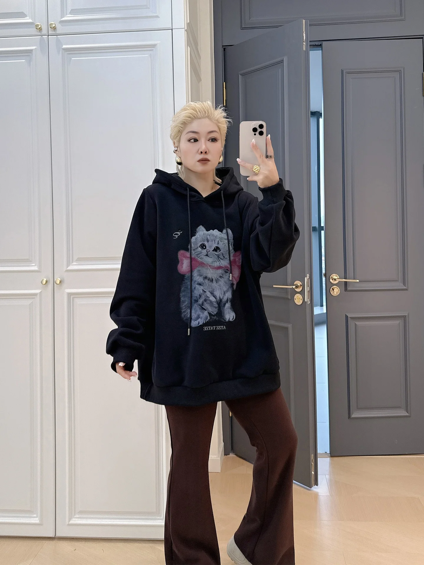 Антивозрастная женская толстовка свободного кроя с капюшоном, на флисовой подкладке, повседневная, для полных женщин, удобная, стройнящая, больших размеров
Антивозрастная женская толстовка свободного кроя с капюшоном, на флисовой подкладке, повседневная, для полных женщин, удобная, стройнящая, больших размеров