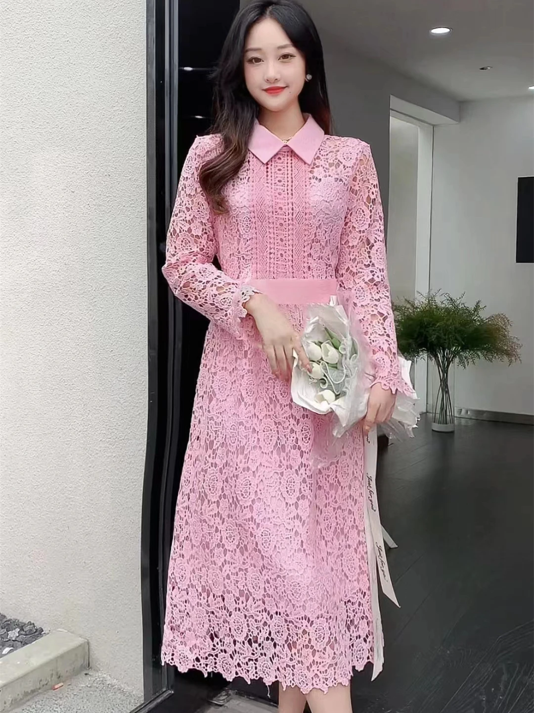 New Spring Autumn Women Turn-down Collar Long Sleeve Slim Long Dress High Quality Elegant Patchwork Floral Crochet Lace Dress
New Spring Autumn Women Turn-down Collar Long Sleeve Slim Long Dress High Quality Elegant Patchwork Floral Crochet Lace Dress