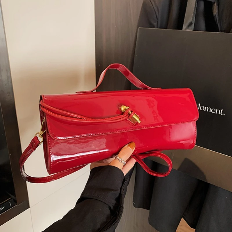 Chic Handbags For Women In Genuine Leather, By Luxury Brand With Decorative Elements, Timeless And Versatile Accessory
Chic Handbags For Women In Genuine Leather, By Luxury Brand With Decorative Elements, Timeless And Versatile Accessory