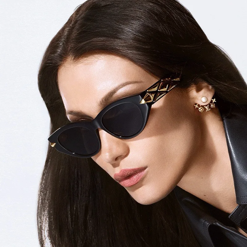 Temperament same mens and women's sunglasses fashion small frame eyeglasses personalised one-piece cycling decorative sunglasses
Temperament same mens and women's sunglasses fashion small frame eyeglasses personalised one-piece cycling decorative sunglasses