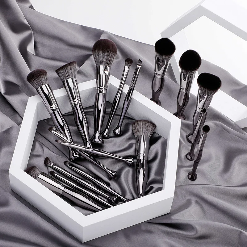 Ultra-high-quality 12-piece Gun-colored Makeup Brush Set, Eyeshadow Brush, Foundation Brush, Concealer Brush, Blush Brush
Ultra-high-quality 12-piece Gun-colored Makeup Brush Set, Eyeshadow Brush, Foundation Brush, Concealer Brush, Blush Brush
