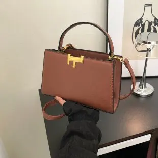 2025 New Women's Fashion Square Bag, Stylish City Crossbody Purse, Modern Minimalist Shoulder Bag
2025 New Women's Fashion Square Bag, Stylish City Crossbody Purse, Modern Minimalist Shoulder Bag