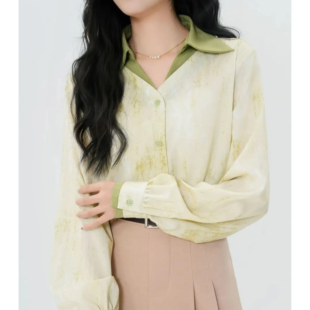 V-neck Color-blocked Fake Two-piece Shirt for Women's Spring Designed for Commuting and Elegant Temperament
V-neck Color-blocked Fake Two-piece Shirt for Women's Spring Designed for Commuting and Elegant Temperament