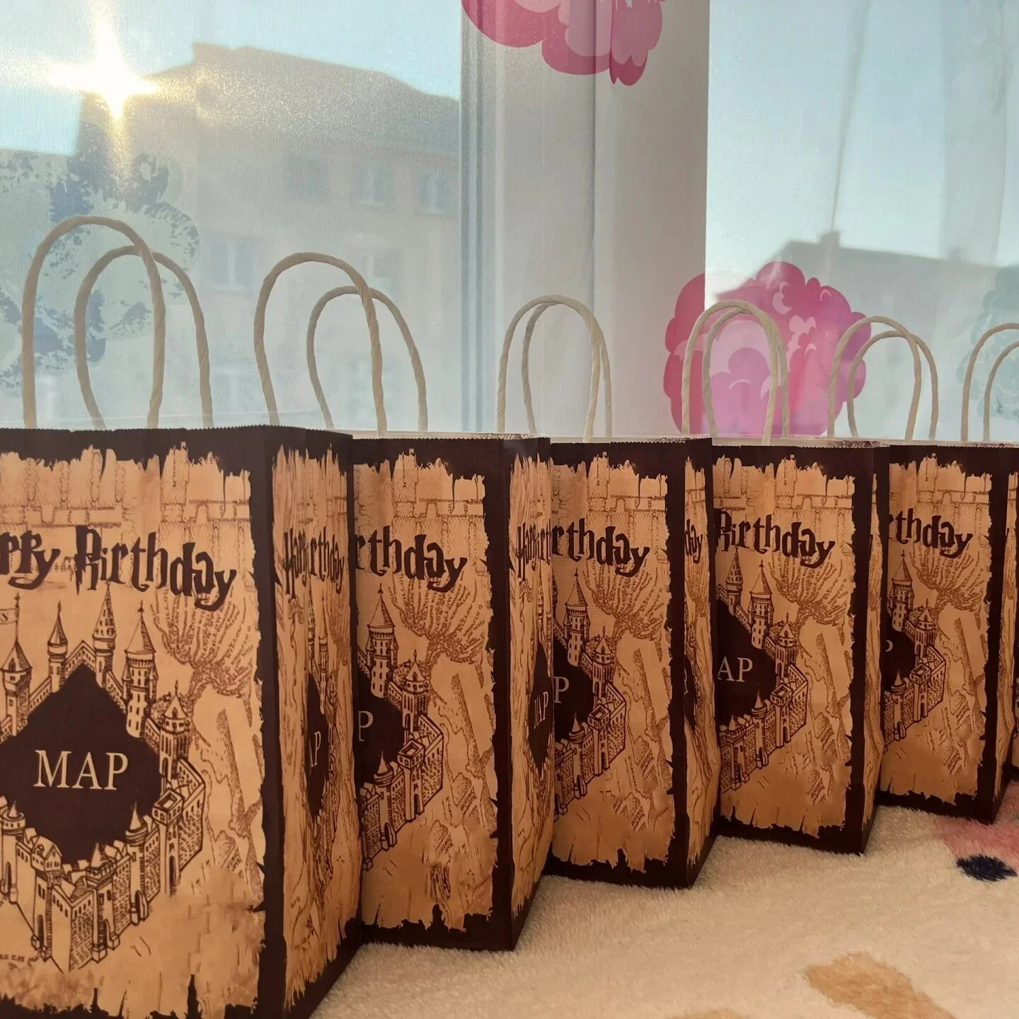 1/3/5/10pcs Harries Potter Party Paper Bag Hogwarts Hand Gift Bag Candy Storage Box Holiday Decoration Birthday Gift for Kids
1/3/5/10pcs Harries Potter Party Paper Bag Hogwarts Hand Gift Bag Candy Storage Box Holiday Decoration Birthday Gift for Kids