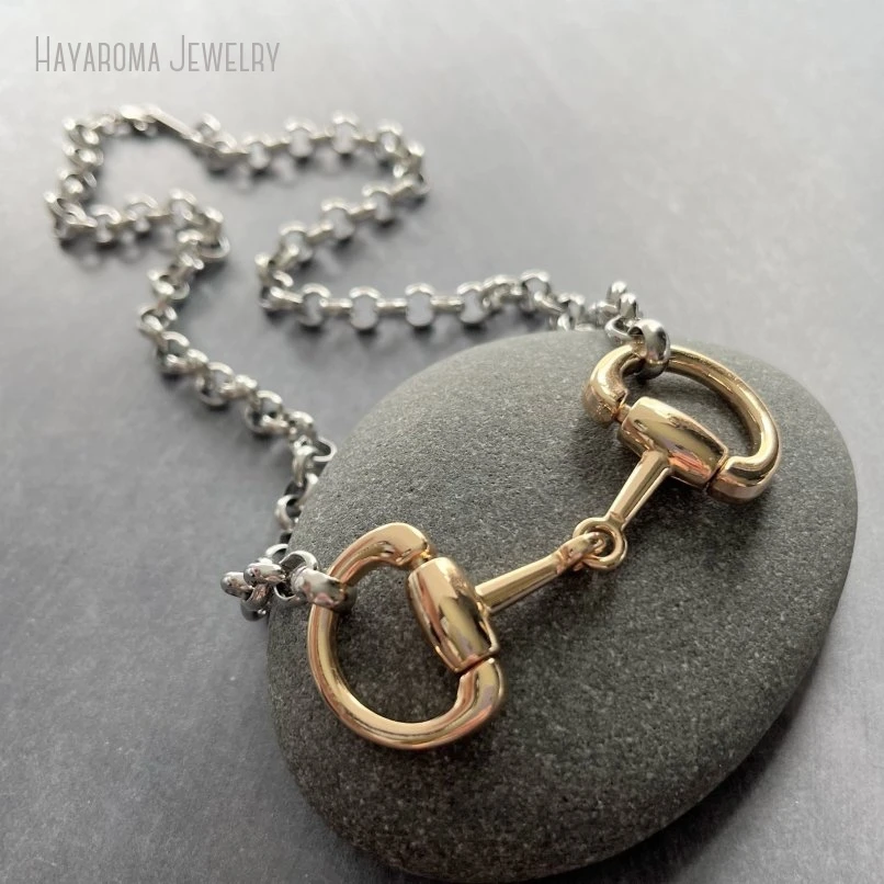 10Pcs Silver PLtaed Stainless Steel Chain Gold Color Snaffle Bit Necklace Horsebit Horse Women ewelry
10Pcs Silver PLtaed Stainless Steel Chain Gold Color Snaffle Bit Necklace Horsebit Horse Women ewelry