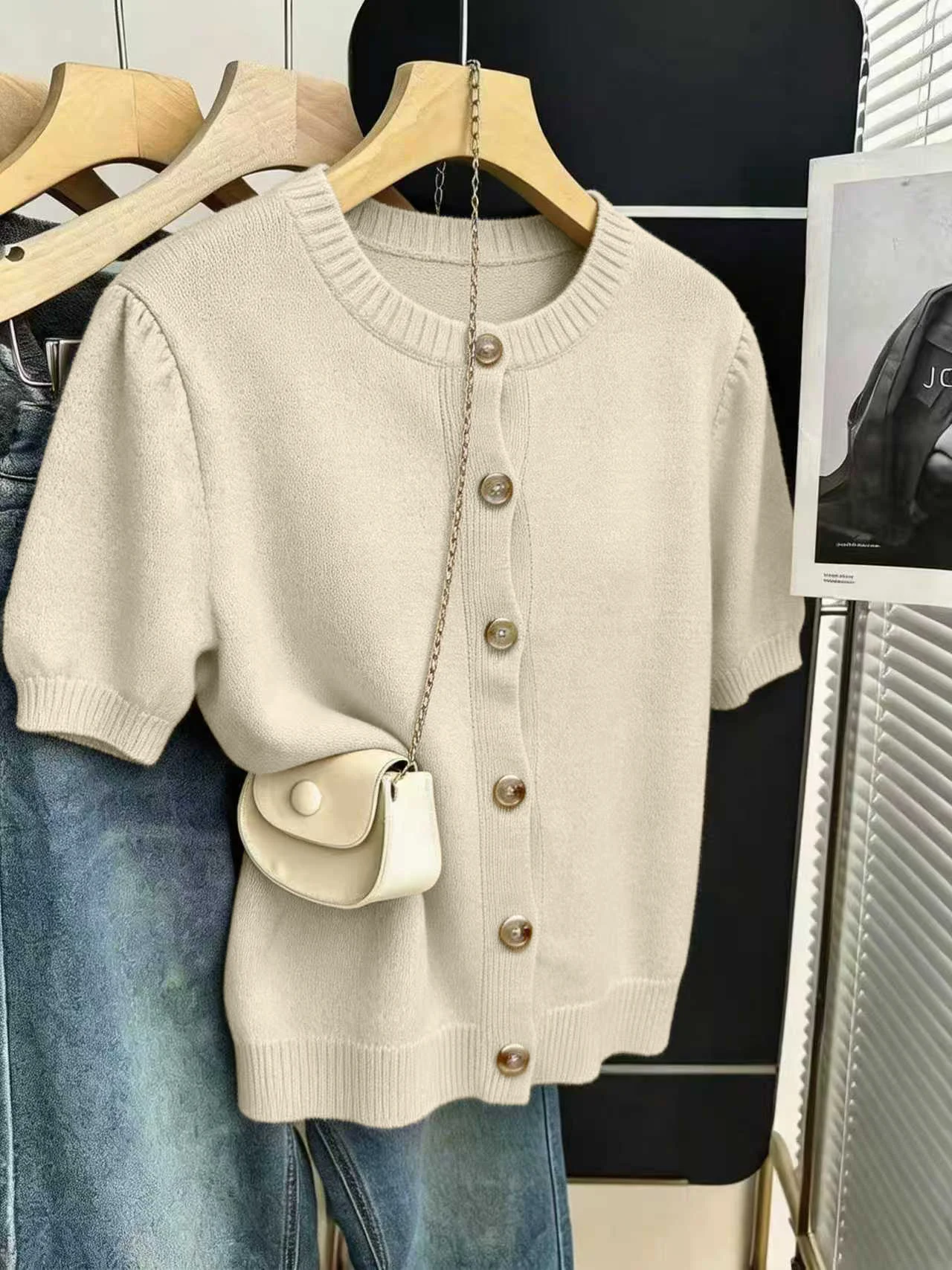 Plus Size Women's Casual Crew Neck Short Sleeve Knit Cardigan, Perfect for Summer Outings.
Plus Size Women's Casual Crew Neck Short Sleeve Knit Cardigan, Perfect for Summer Outings.