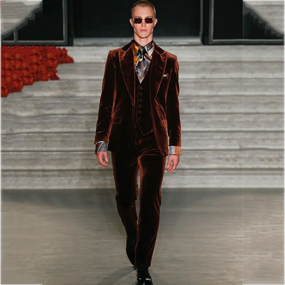 Бархатный костюм для мужчин, высококачественный элегантный комплект одежды из трех предметов, модный остроконечный лацкан, облегающий повседневный мужской костюм для вечеринки, выпускного вечера
Бархатный костюм для мужчин, высококачественный элегантный комплект одежды из трех предметов, модный остроконечный лацкан, облегающий повседневный мужской костюм для вечеринки, выпускного вечера