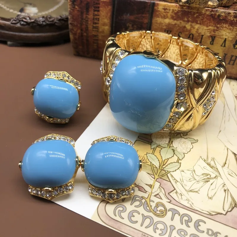 Retro Style Electroplated Real Gold Fashion Blue Jelly Resin Inlaid Bracelet Earrings Ring Jewelry Set
Retro Style Electroplated Real Gold Fashion Blue Jelly Resin Inlaid Bracelet Earrings Ring Jewelry Set