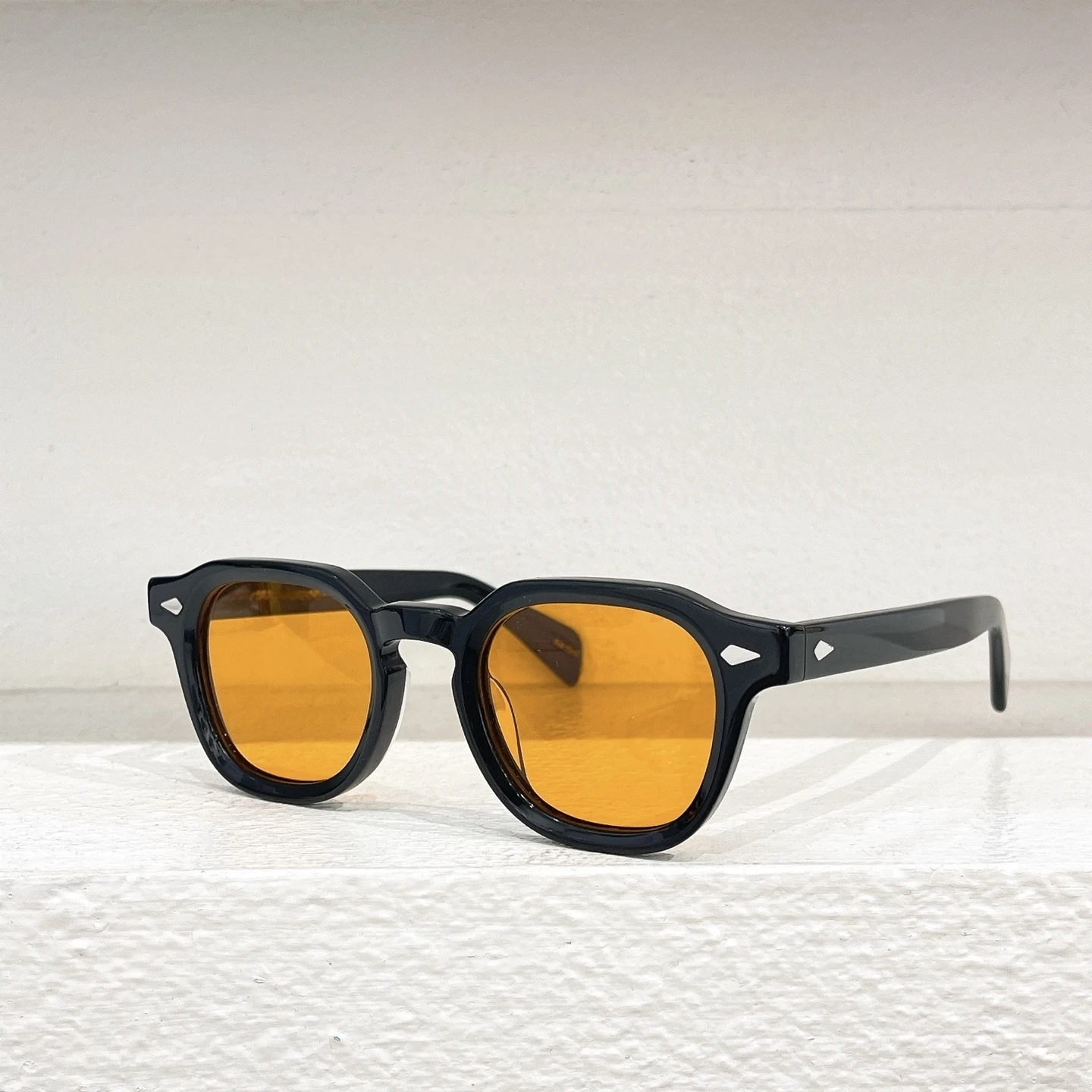 Совершенно новые винтажные ацетатные солнцезащитные очки Lemtosh 2025 для мужчин и женщин, квадратные модные очки в стиле DOLT, женские солнцезащитные очки для путешествий
Совершенно новые винтажные ацетатные солнцезащитные очки Lemtosh 2025 для мужчин и женщин, квадратные модные очки в стиле DOLT, женские солнцезащитные очки для путешествий