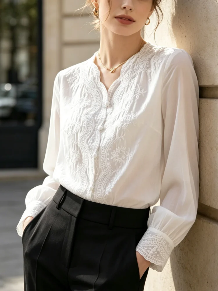 2026 Autumn Loose Elegant Sunscreen Top Embroidery Flower Lace Women's Shirt V-neck Sweet Long Sleeve Linen Blouse
2026 Autumn Loose Elegant Sunscreen Top Embroidery Flower Lace Women's Shirt V-neck Sweet Long Sleeve Linen Blouse