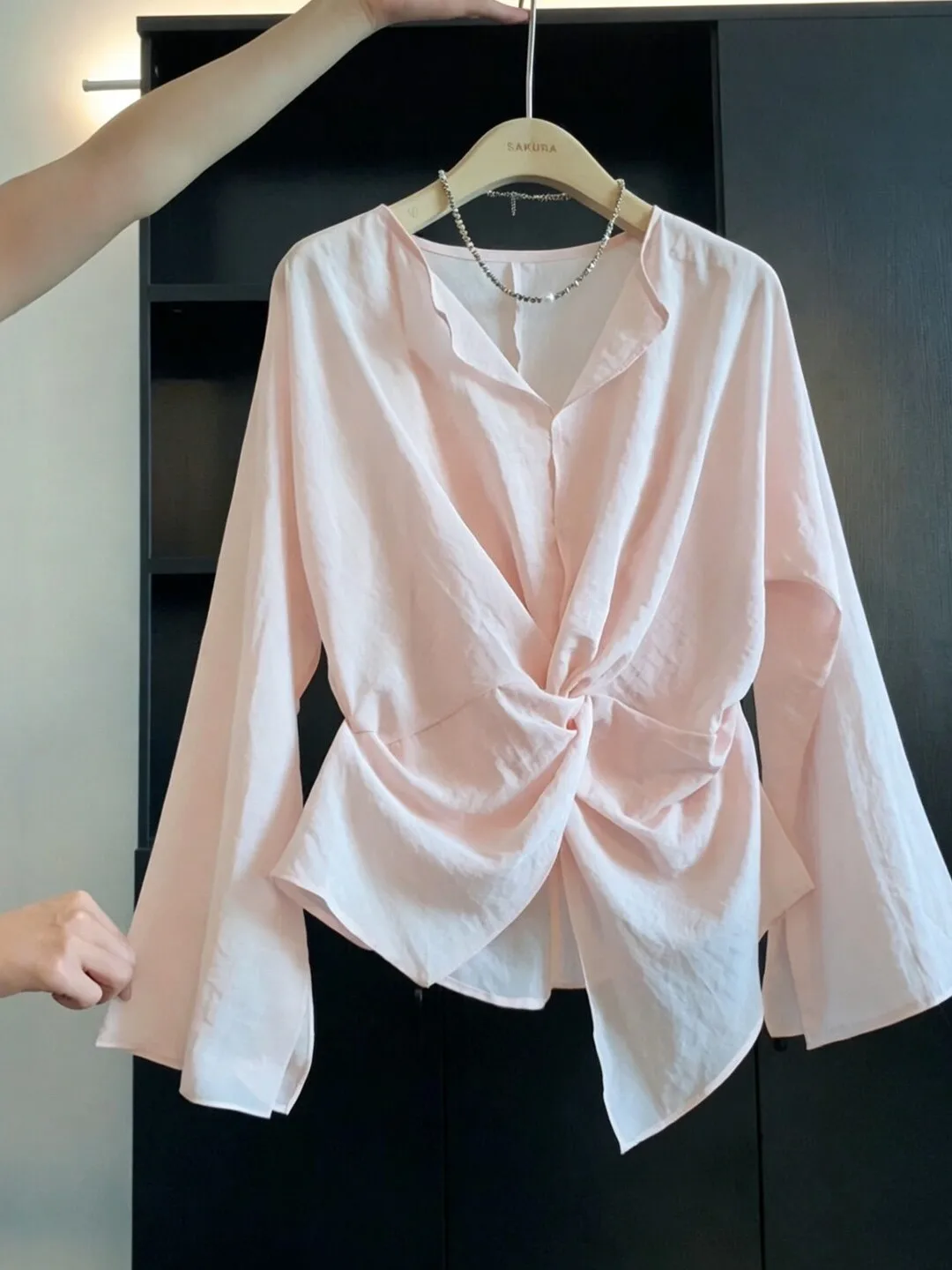 Slim Fit Long Sleeve V-Neck Shirt Women's Summer Thin Outerwear Waist-Cinching Sun Protection Cover up Korean Style Cotton Po...
Slim Fit Long Sleeve V-Neck Shirt Women's Summer Thin Outerwear Waist-Cinching Sun Protection Cover up Korean Style Cotton Po...