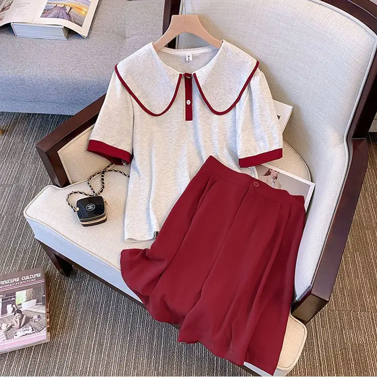 2024 Women Summer New 2 Piece Sets Lapel Short Sleeve Pullover Tops Female High Waist Loose Shorts Ladies Casual Suits Z97
2024 Women Summer New 2 Piece Sets Lapel Short Sleeve Pullover Tops Female High Waist Loose Shorts Ladies Casual Suits Z97