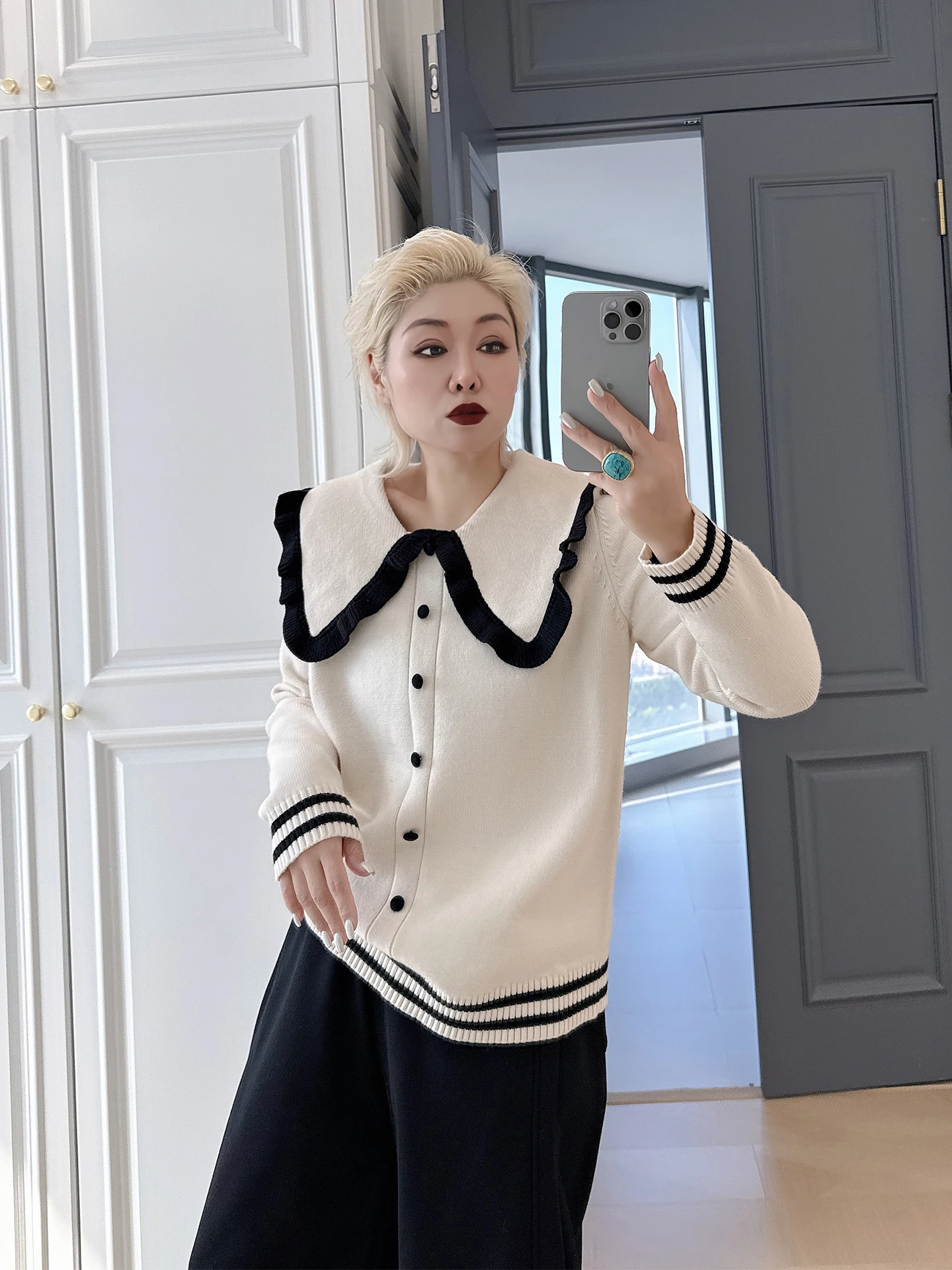 Модный женский дышащий свитер оверсайз с воротником-стойкой и цветовыми блоками, больших размеров, с длинными рукавами
Модный женский дышащий свитер оверсайз с воротником-стойкой и цветовыми блоками, больших размеров, с длинными рукавами