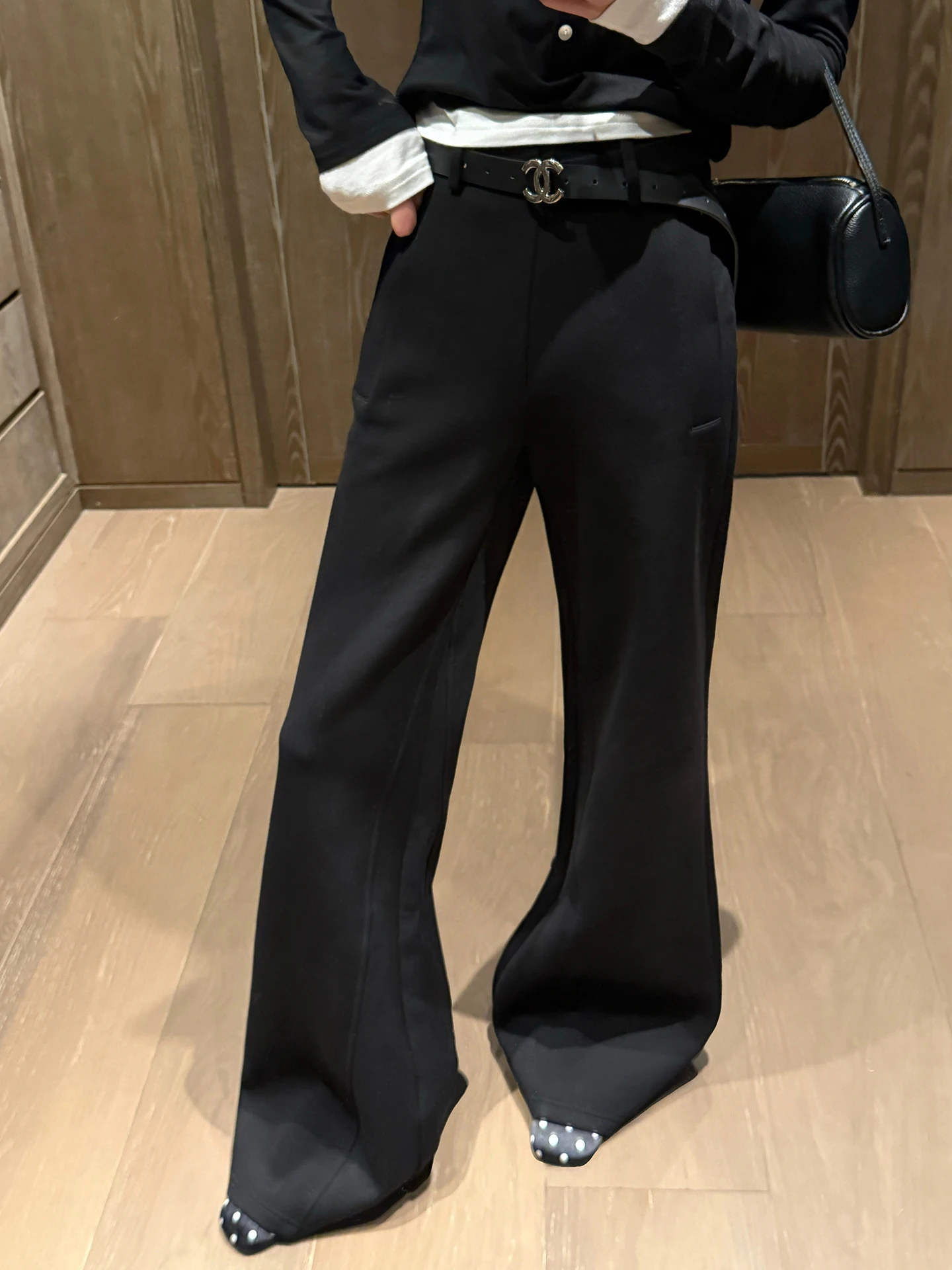 Женские повседневные брюки-палаццо с широкими штанинами, утягивающие, свободного кроя, в пол, модные, зимние, с высокой талией
Женские повседневные брюки-палаццо с широкими штанинами, утягивающие, свободного кроя, в пол, модные, зимние, с высокой талией