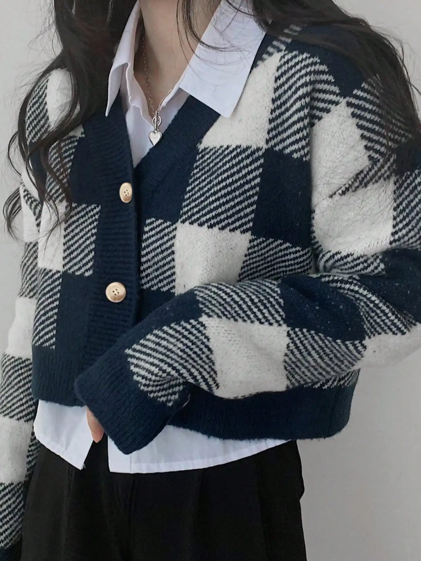 Korean Chic Autumn and Winter Gentle Style High-End V-Neck Plaid Knitted Cardigan Small Versatile Short Outwear for Women
Korean Chic Autumn and Winter Gentle Style High-End V-Neck Plaid Knitted Cardigan Small Versatile Short Outwear for Women