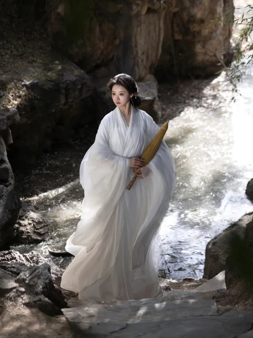 Белый женский костюм Ханьфу Wei Jin в старинном стиле с широким воротником, супер-сказочный, для боевых искусств, новая зимняя модель
Белый женский костюм Ханьфу Wei Jin в старинном стиле с широким воротником, супер-сказочный, для боевых искусств, новая зимняя модель