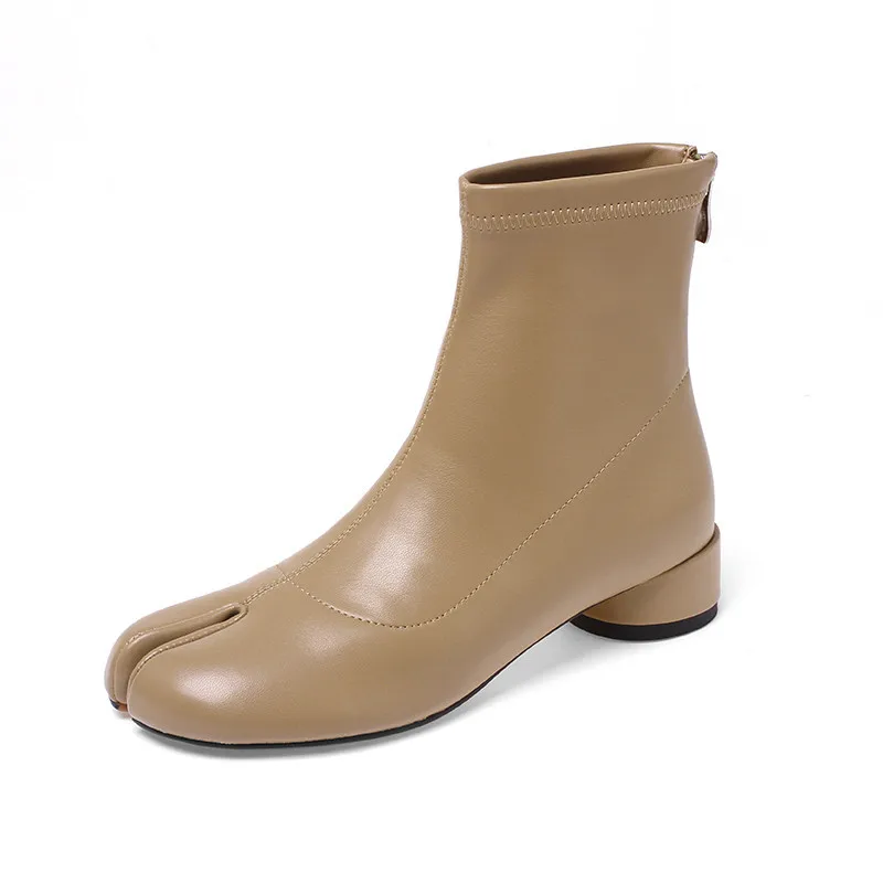Женские ботильоны с раздельным носком, кожаные удобные стильные женские ботинки на квадратном каблуке с молнией сзади, модный дизайн таби
Женские ботильоны с раздельным носком, кожаные удобные стильные женские ботинки на квадратном каблуке с молнией сзади, модный дизайн таби