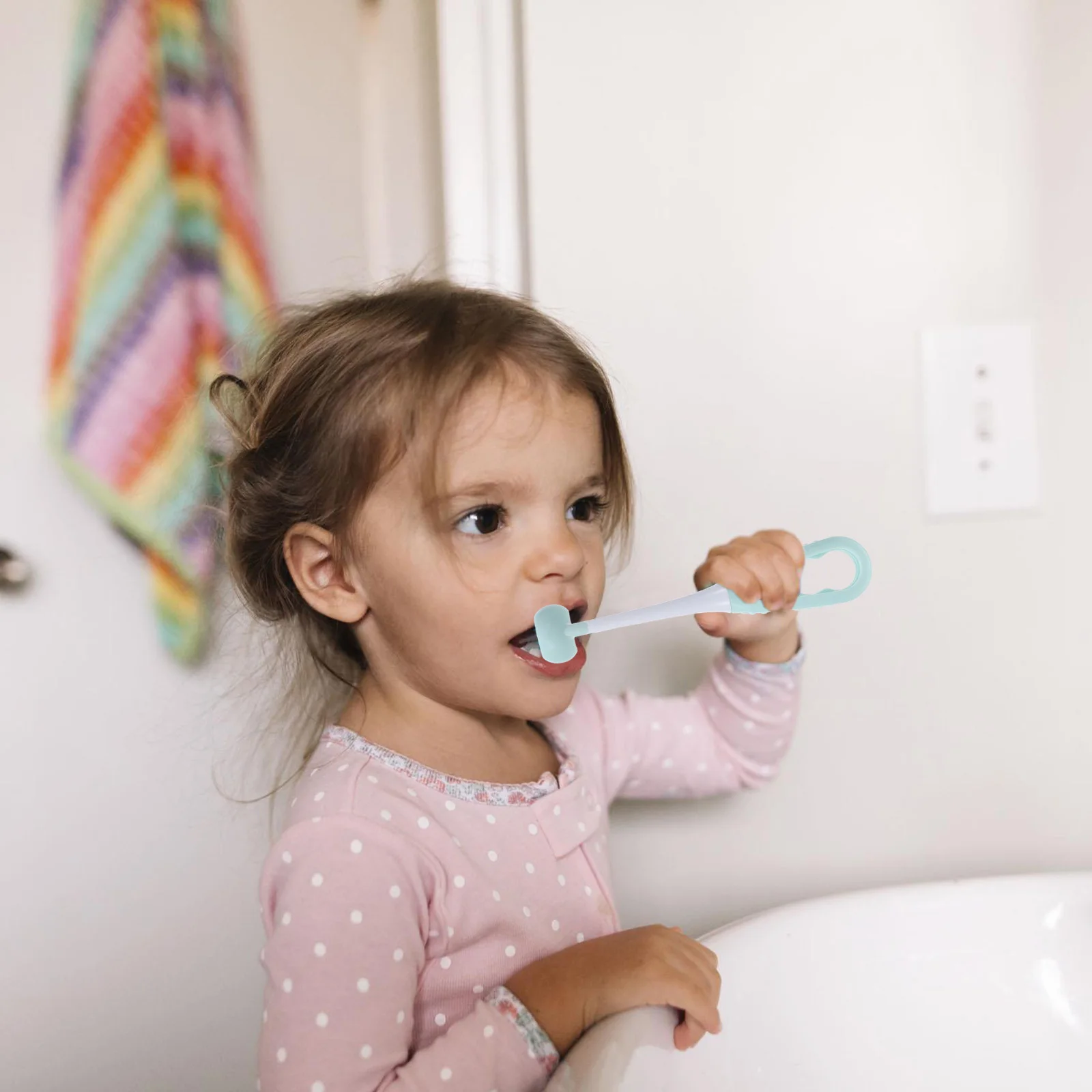 1Pcs Kids Toothbrush U-Type Design Smooth Edges Lightweight Comfortable Feel Encourages Good Brushing Habits Child-Friendly
1Pcs Kids Toothbrush U-Type Design Smooth Edges Lightweight Comfortable Feel Encourages Good Brushing Habits Child-Friendly