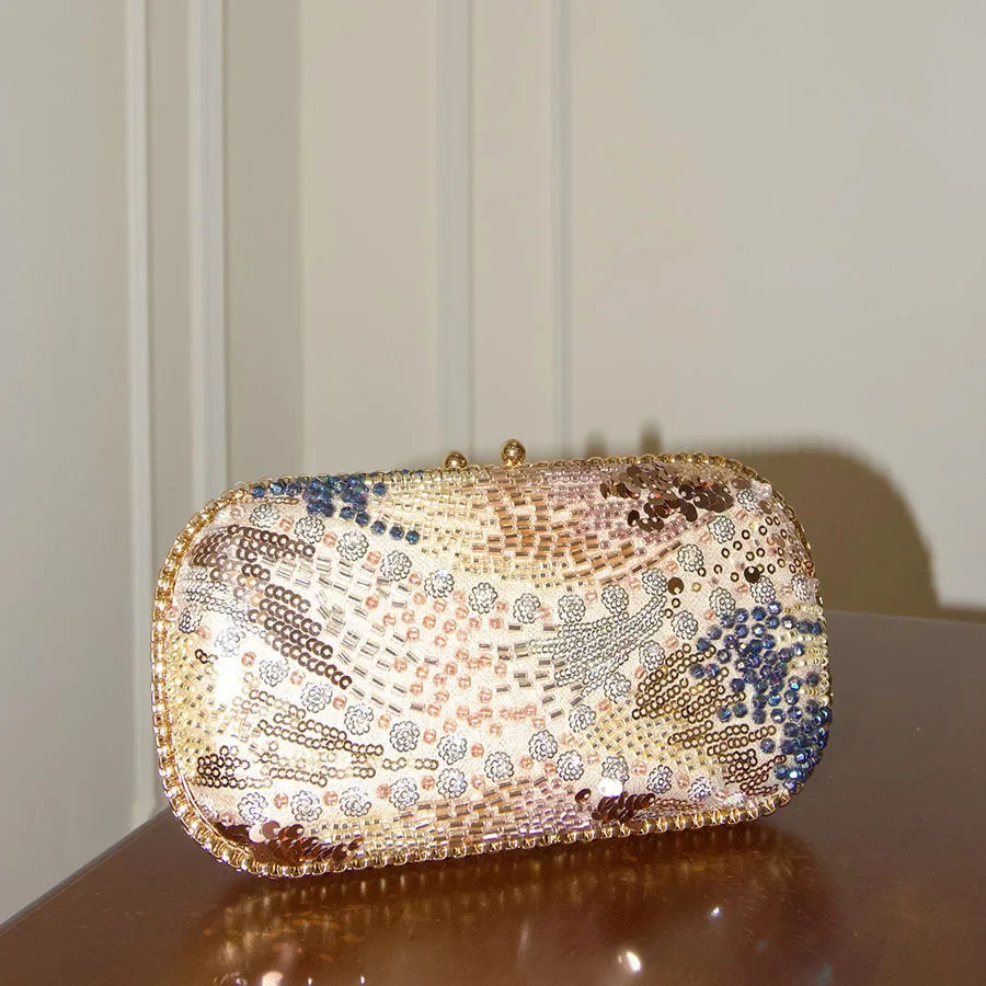 embroidery bead embroidery dinner clutch bag multi-color gradual change sequins heavy industry exquisite clutch bag
embroidery bead embroidery dinner clutch bag multi-color gradual change sequins heavy industry exquisite clutch bag